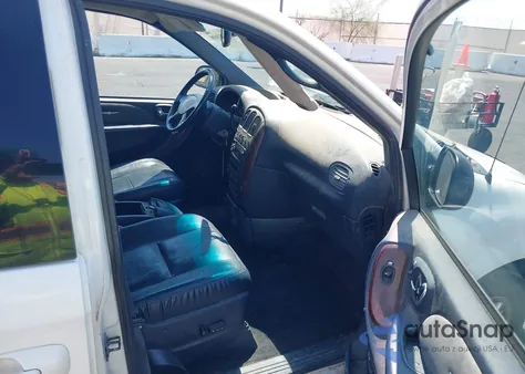 2001 Chrysler Town & Country Limited из США, поврежденный, VIN 2C8GP64L31R208574